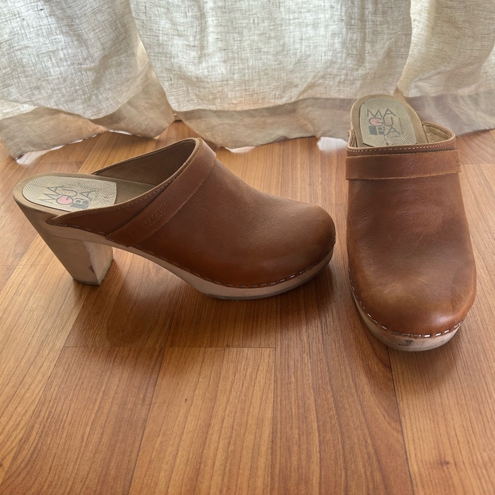 Maguba clogs (brown leather & wood)